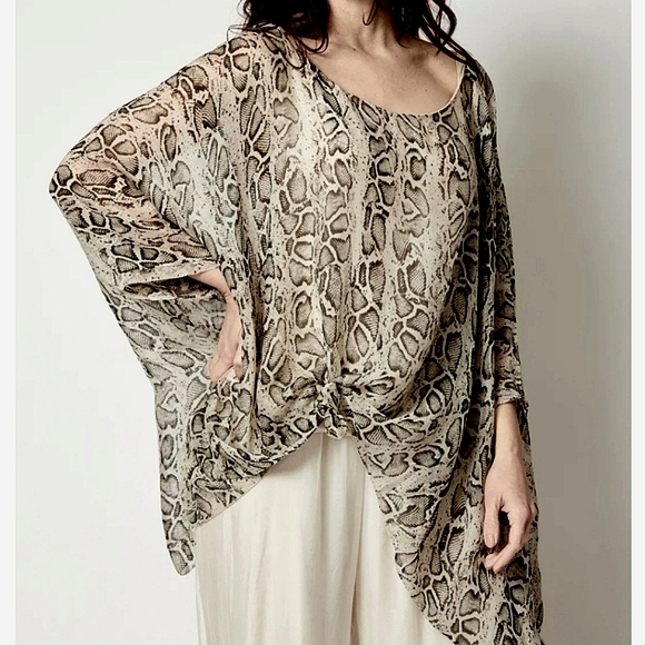 snakeskin pattern flowy top - Picture 1 of 4